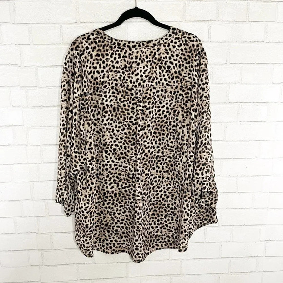 Torrid Cheetah Print Tab Sleeve Harper Blouse Women's Plus Size 4X - Picture 3 of 9